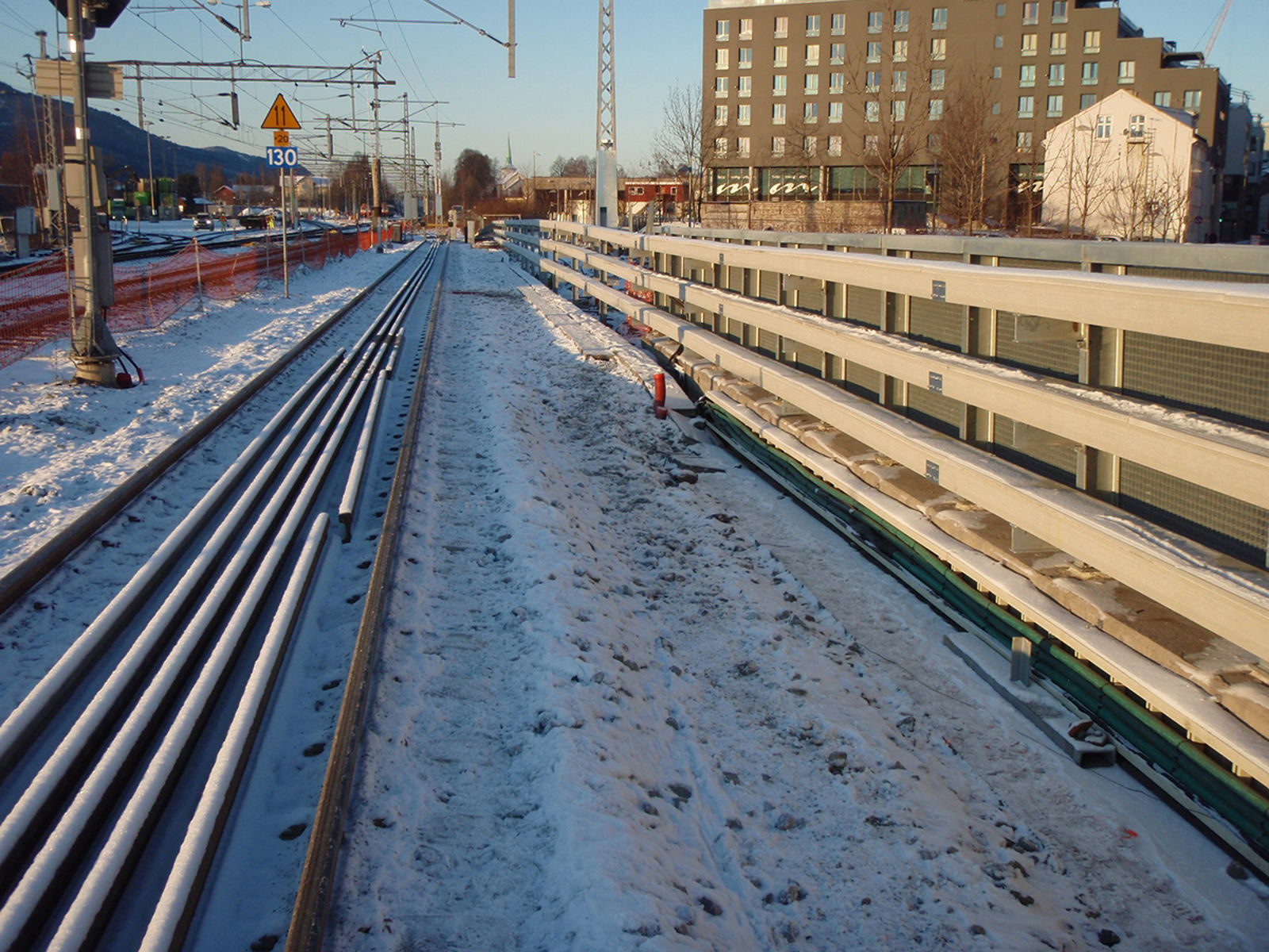 Kabelkanaler i glassfiber stablet over hverandre. Fra Drammen.