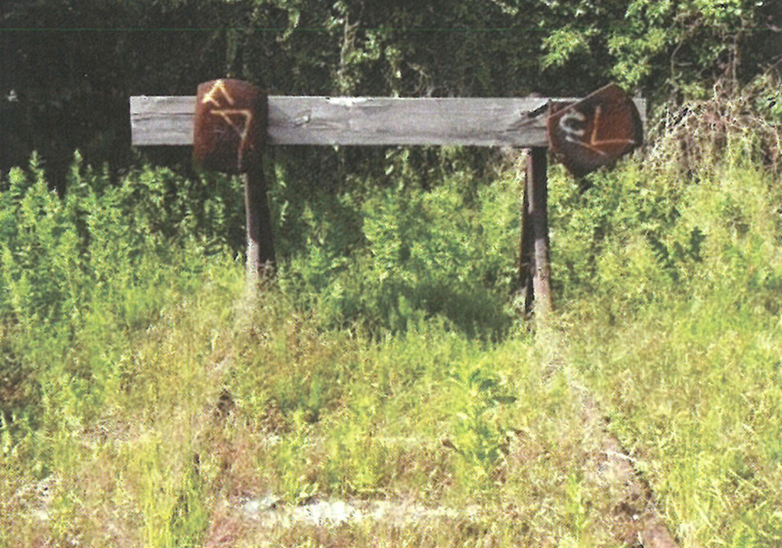 Sporstopper med oppbøyde skinner og treplanke i enden av sporet.