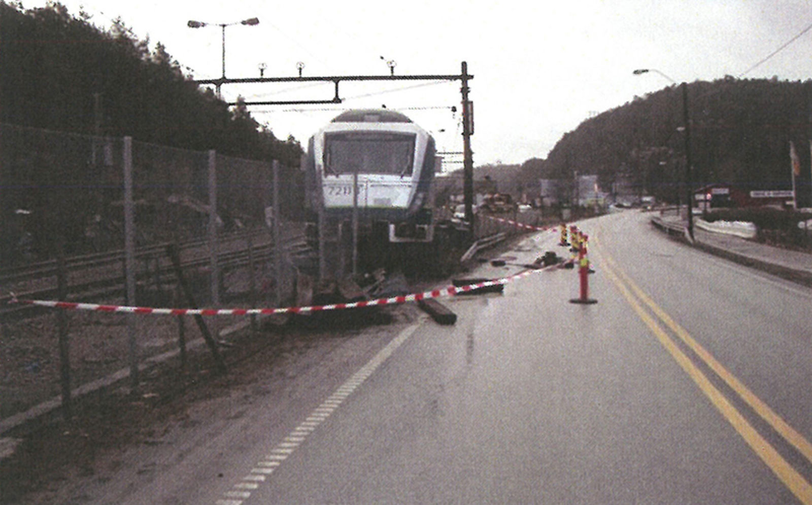 Tog sporet av gjennom gjerde etter kollisjon med sporstopper, Dalane 2008.