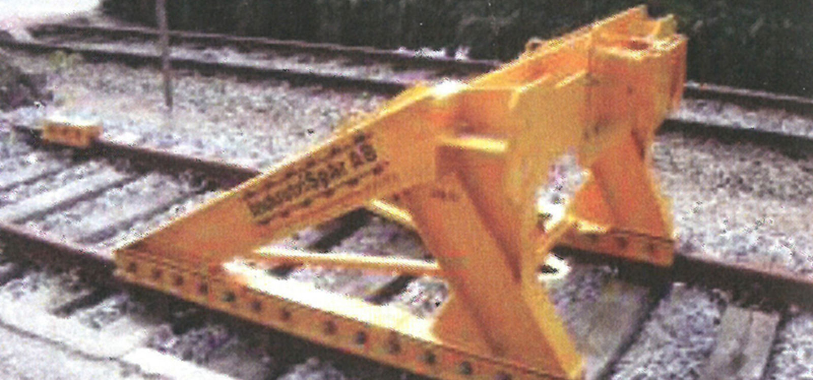 Enkel, glidende sporstopper montert på jernbanespor.