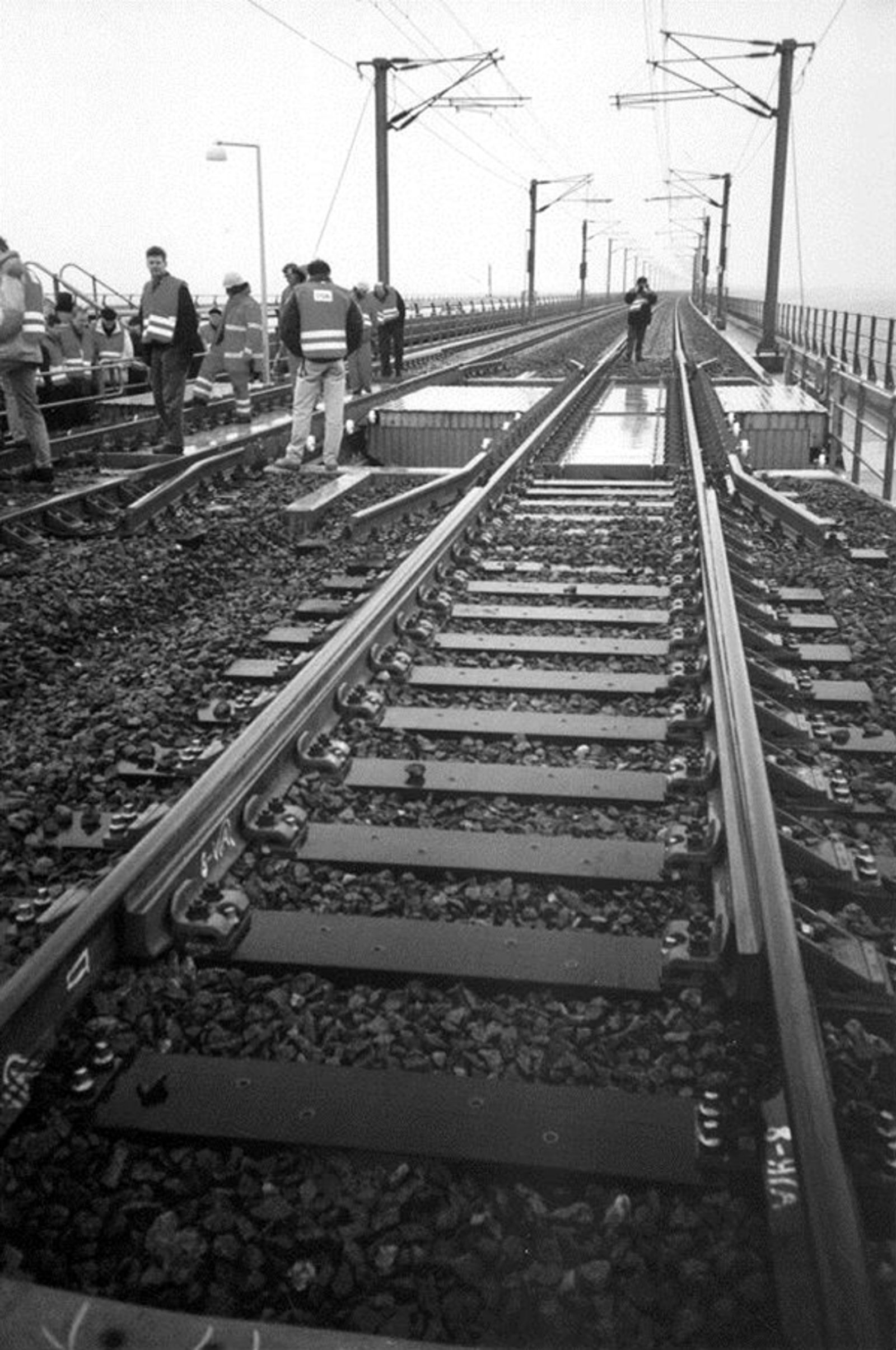 Foto av glideskjøter på Storebælt-broen i Danmark, montert back to back for store bevegelsesopptak.