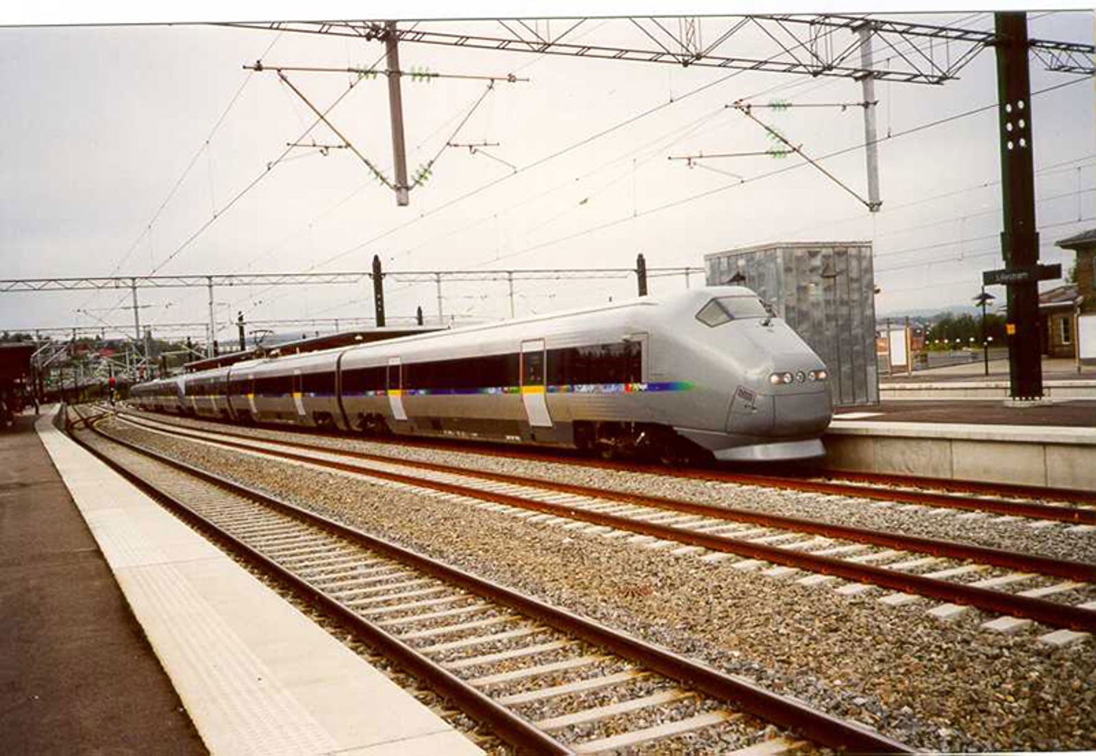 Flytoget type 71 ved Lillestrøm stasjon, fokus på støyreduserende tiltak.