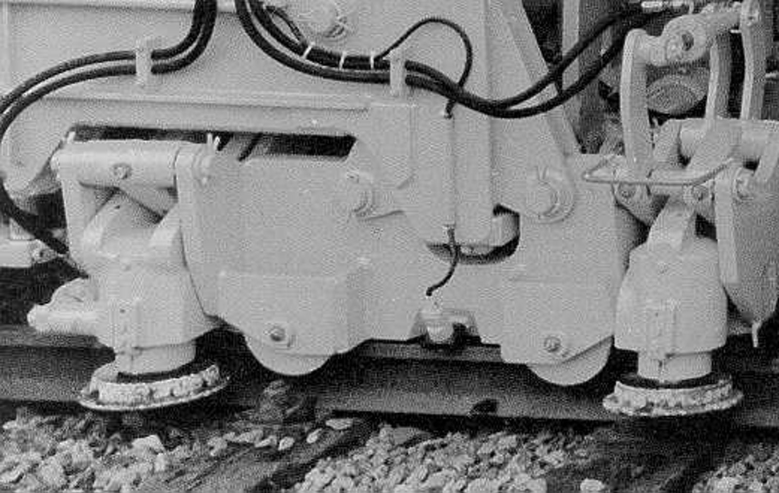 Løfte- og baksemekanisme med hydrauliske løftetallerkener.