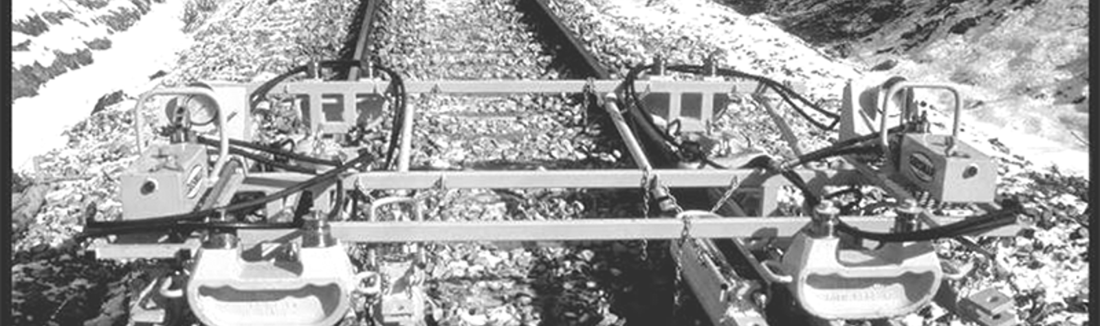 Spesialtralle for transport av strekkapparat langs jernbanespor.