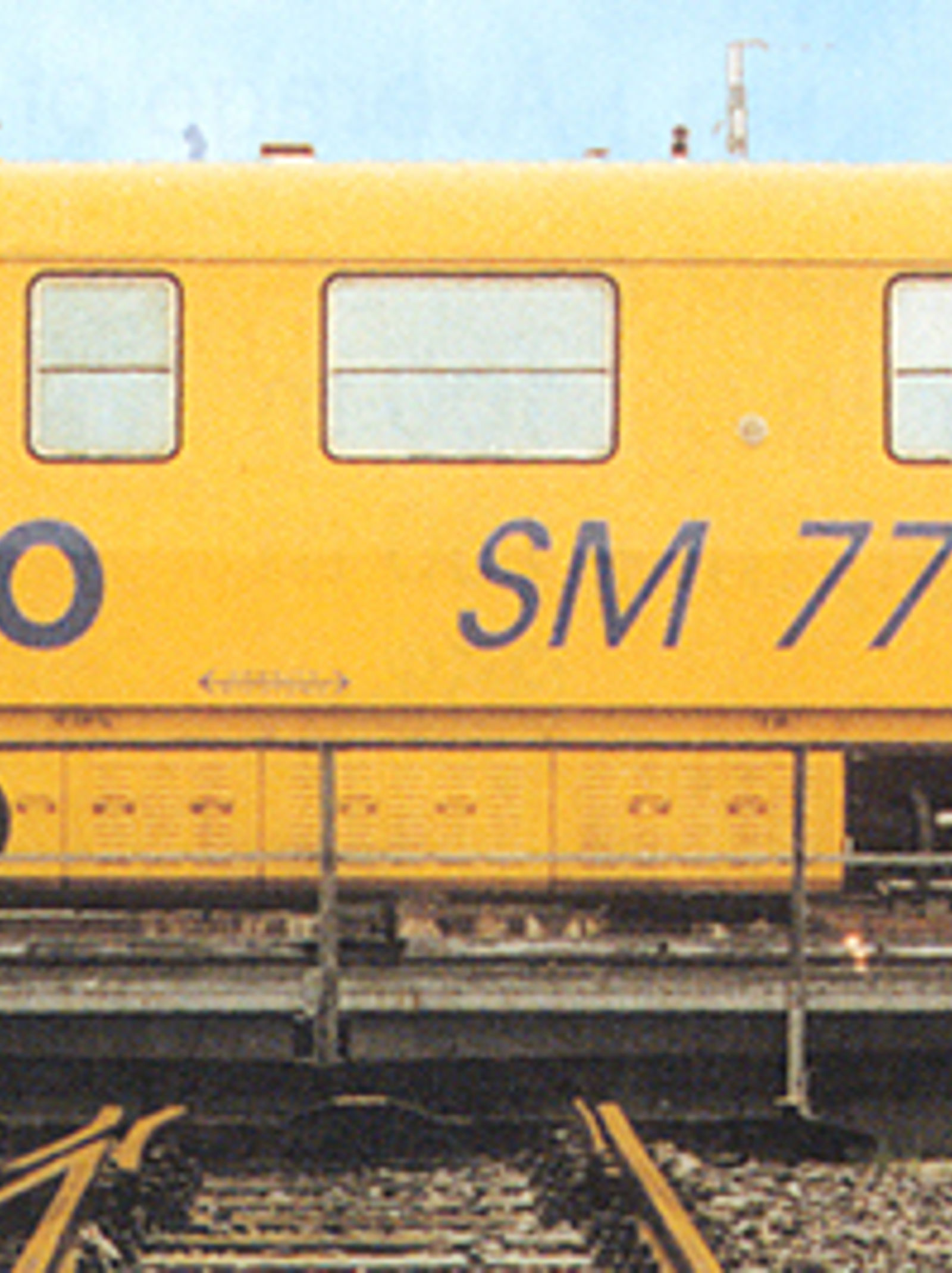 Gul Speno SM 775-målevogn på en dreieskive.