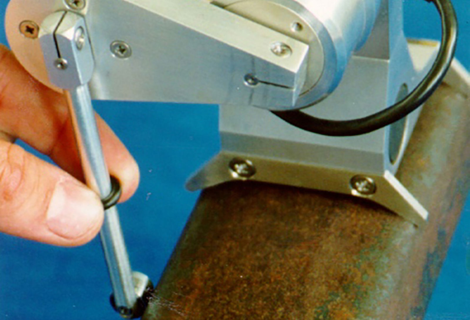 Miniproof-måleinstrument måler skinneprofil på en skinneskinne.
