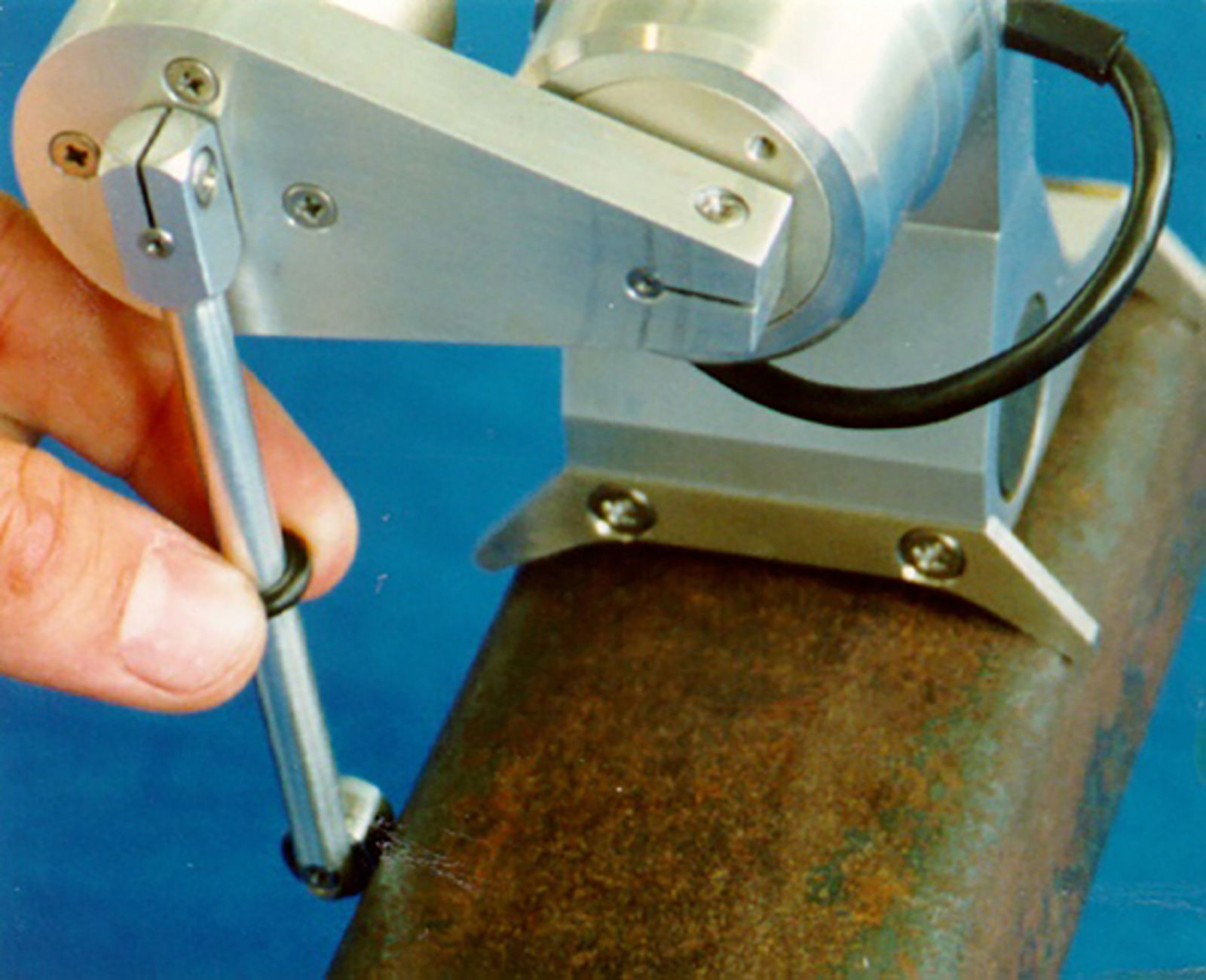 Miniproof-måleinstrument måler skinneprofil på en skinneskinne.