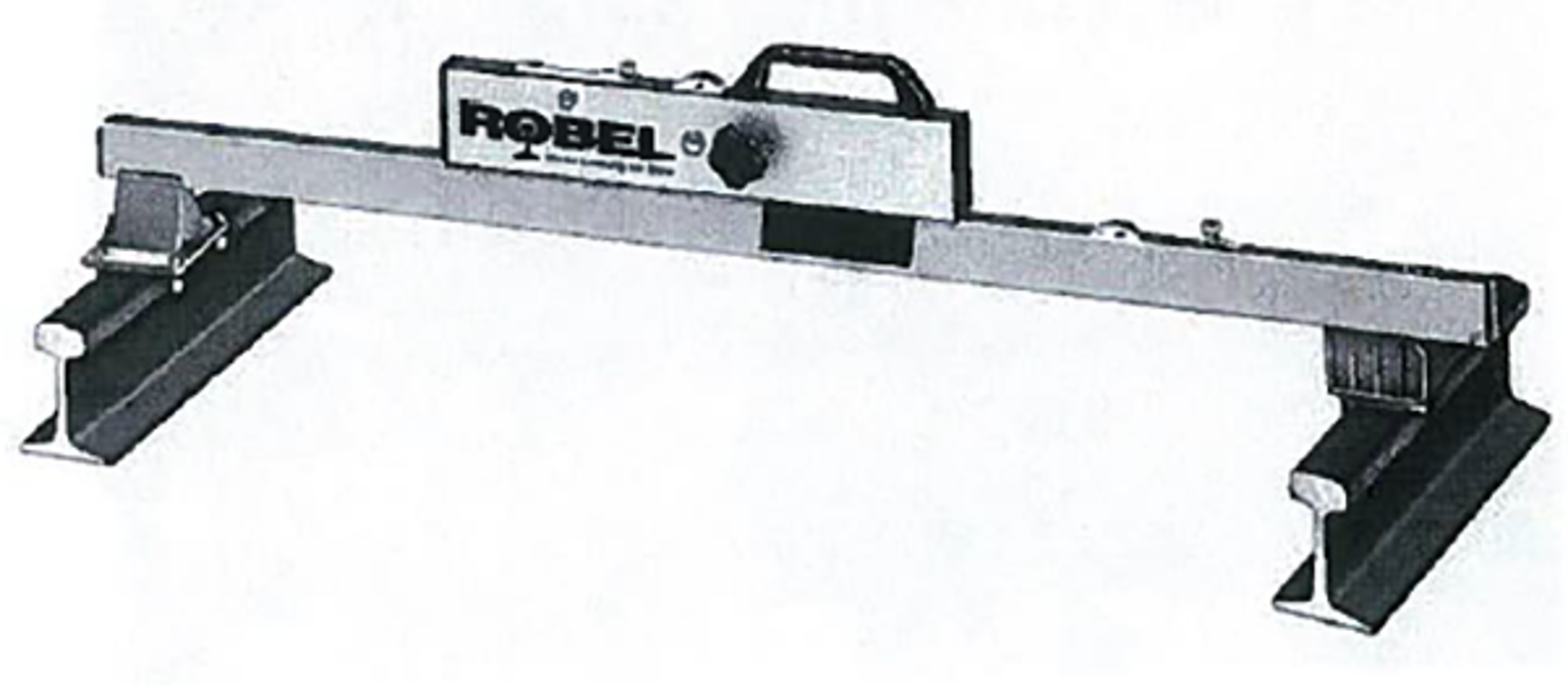 Skinnevater fra Robel for manuell måling av sporvidde og overhøyde mellom skinnestrenger.