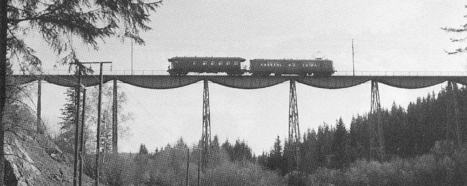 Hobøl viadukt over en dalsenkning, Østfoldbanen østre linje.