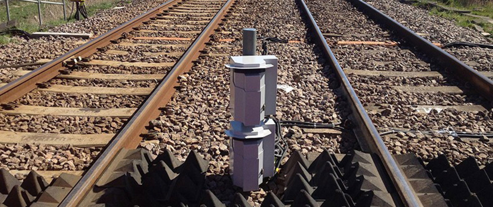 LiDAR-sensor montert i sporet for objektdeteksjon ved planovergang