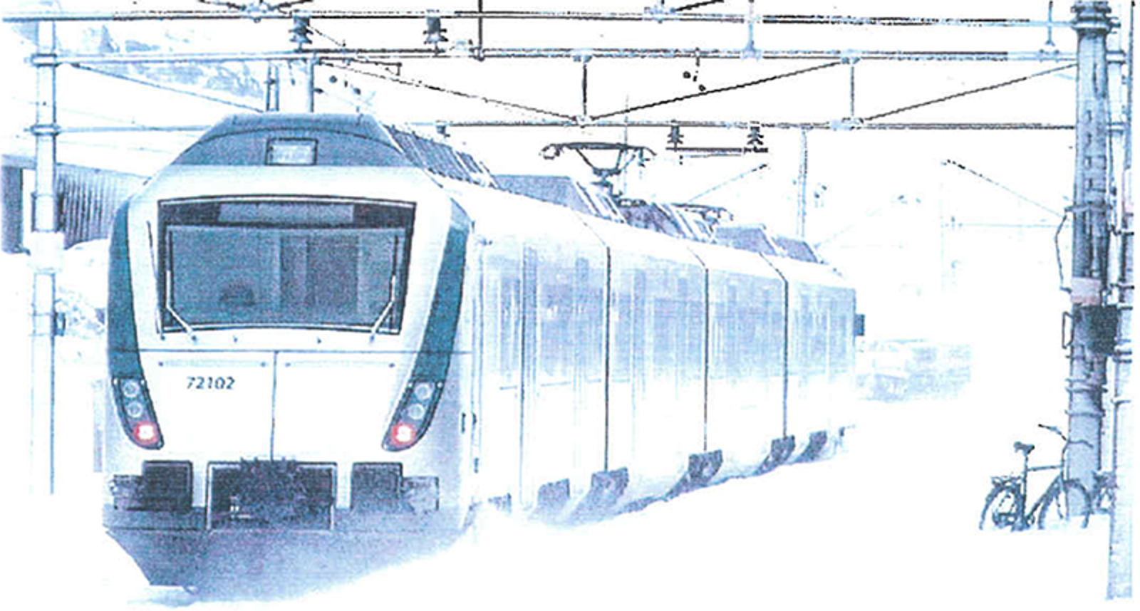 BM72-tog kjører på en snødekt bane ved Finse.