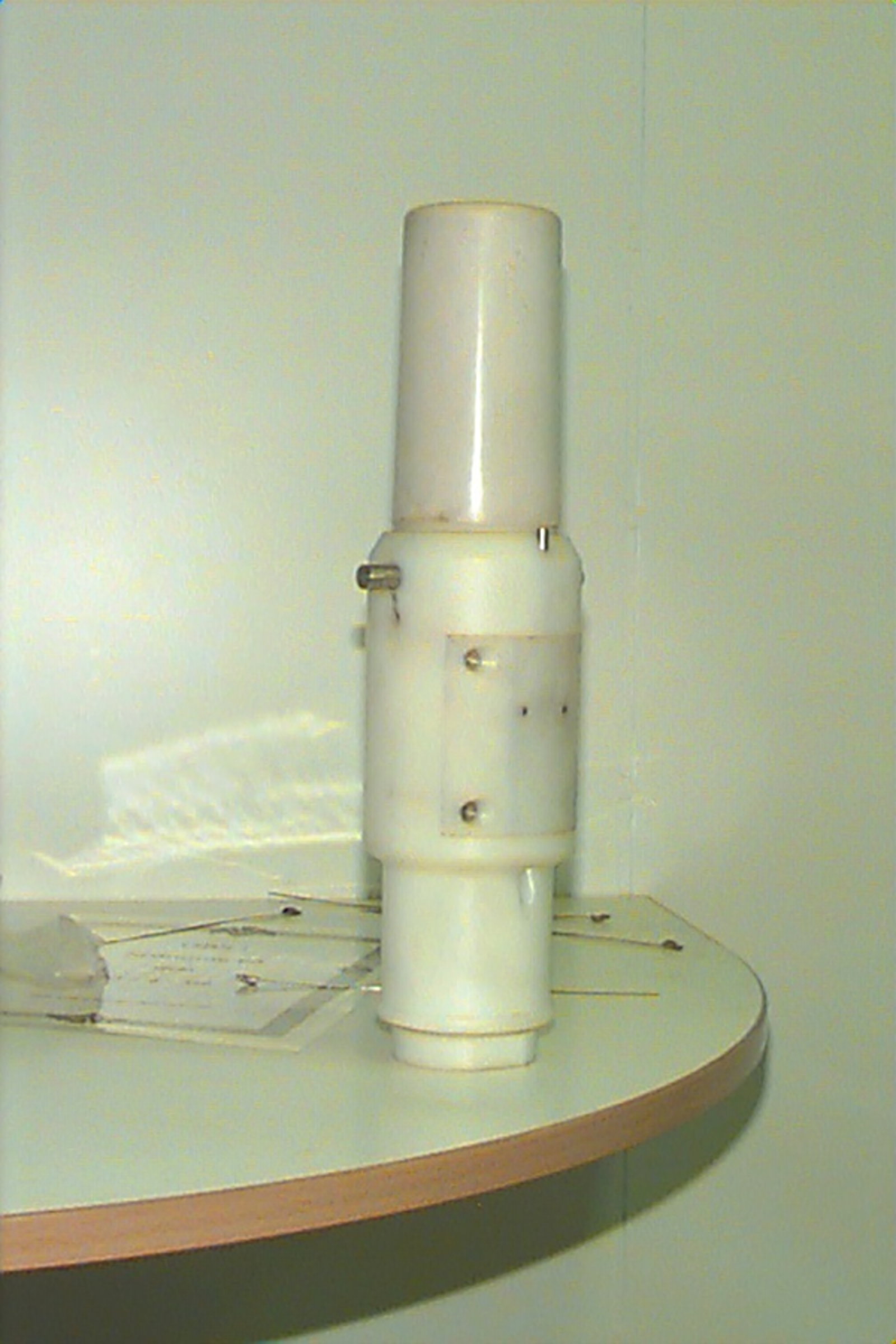 Stikker med innebygd sikkerhetsbryter for tilkobling til togvarmeanlegg.