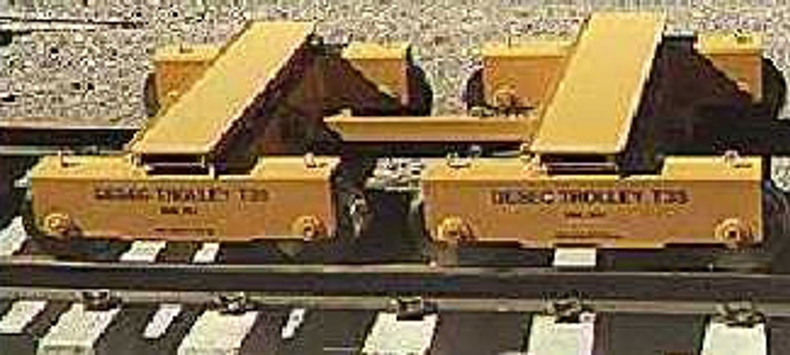 Spesialtralle på skinner for transport og innlegging av sporveksler.