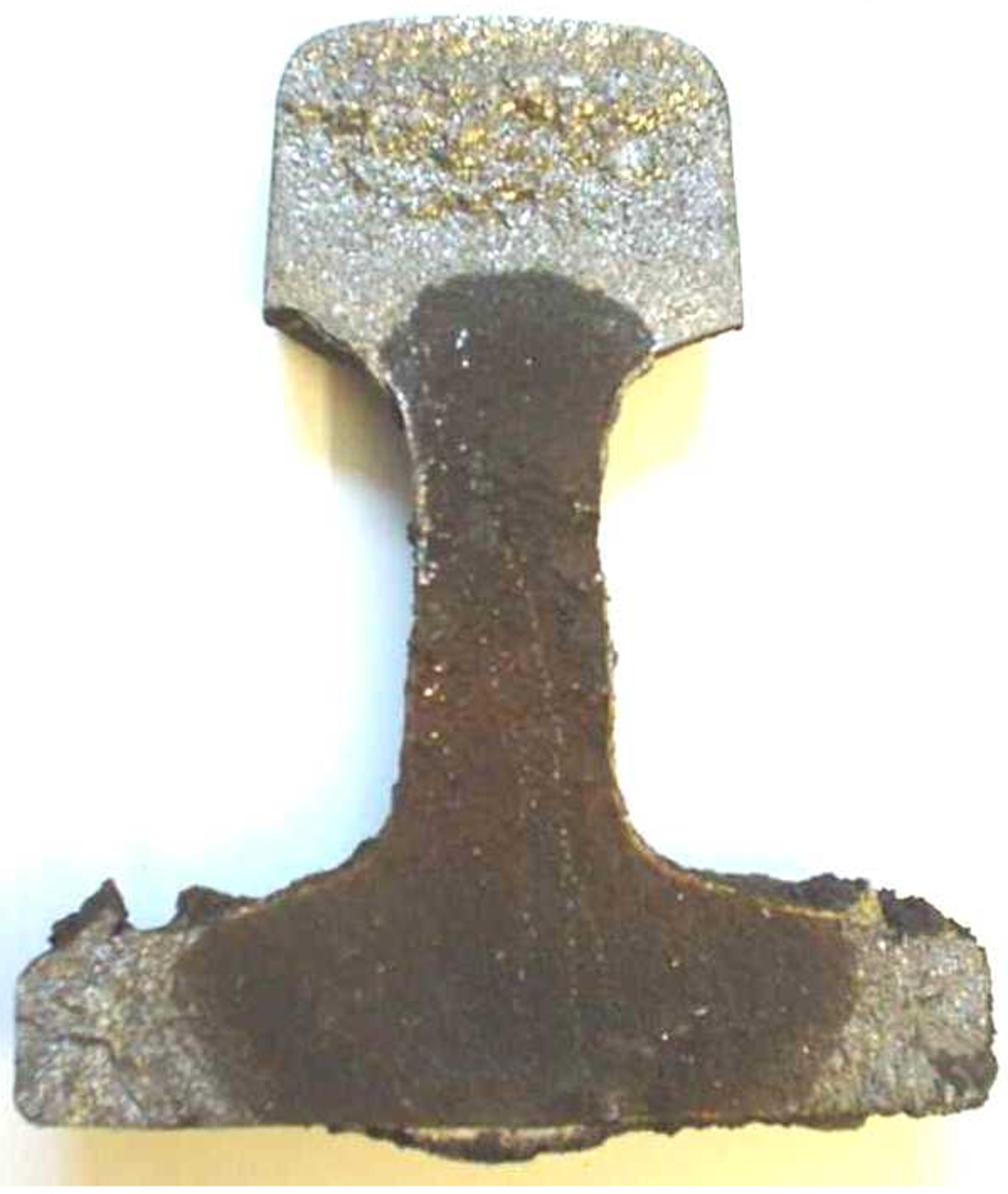 Varmsprekk i sveis grunnet for tidlig fjerning av strekkapparat.