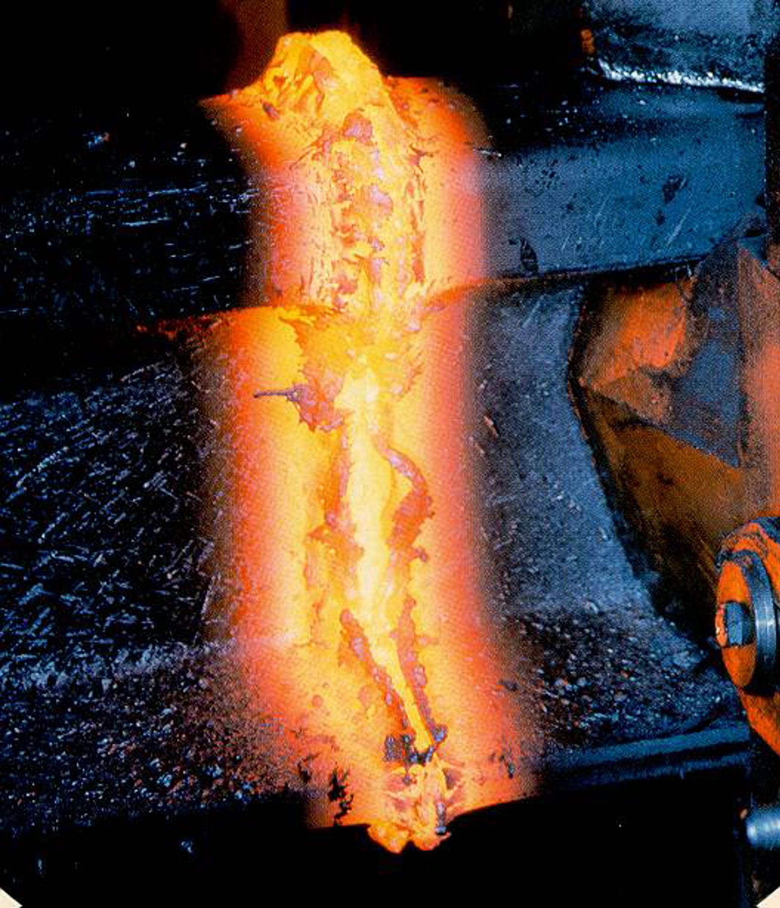 Glødende skinne etter stuking ved elektrisk motstandssveising.