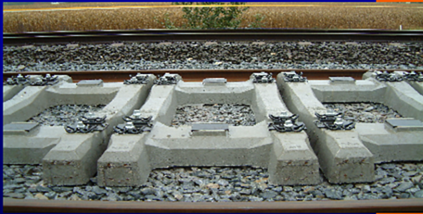Betongrammesviller i jernbanespor for økt stabilitet.