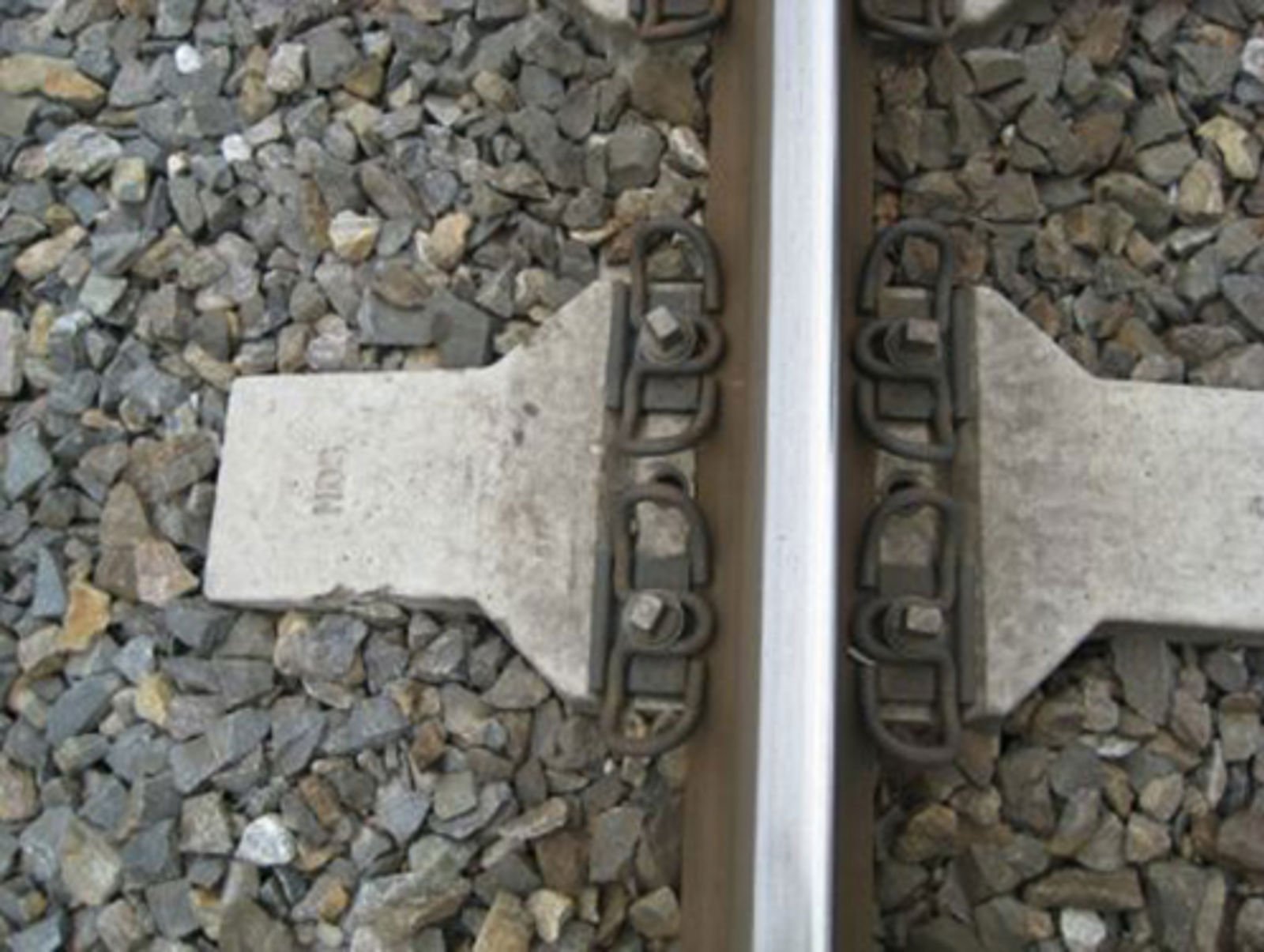 HDS betongsviller med doble befestigelsesfjærer.