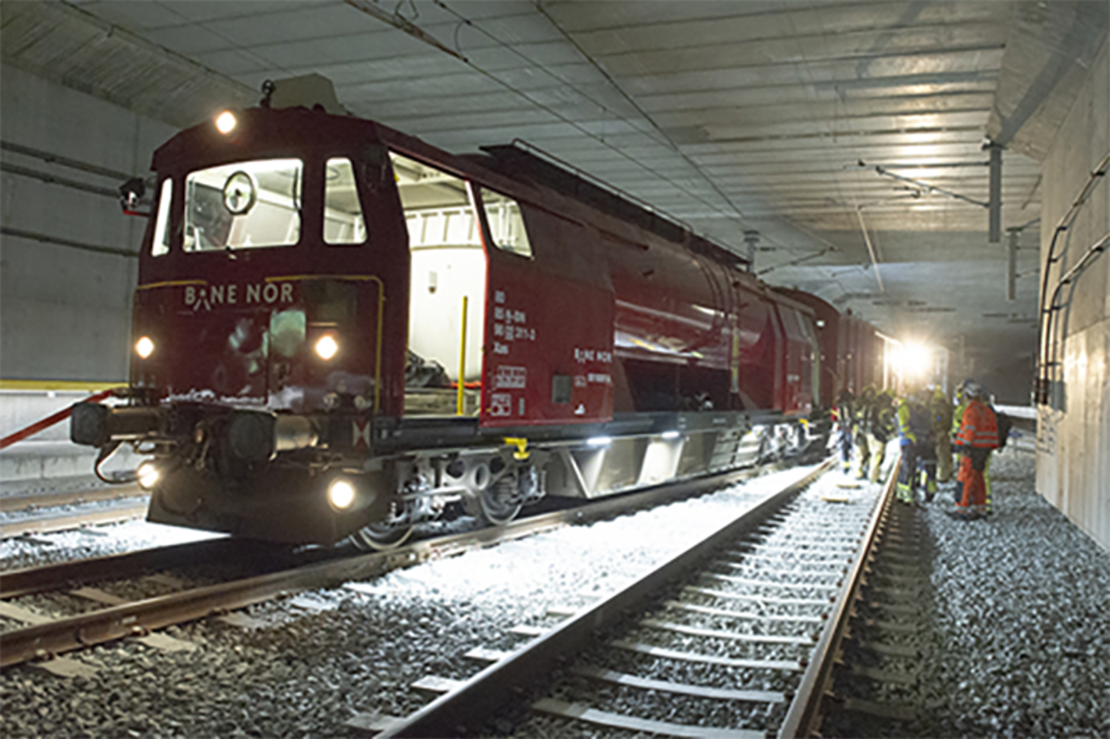 Bane NORs redningstog under øvelse i en jernbanetunnel.