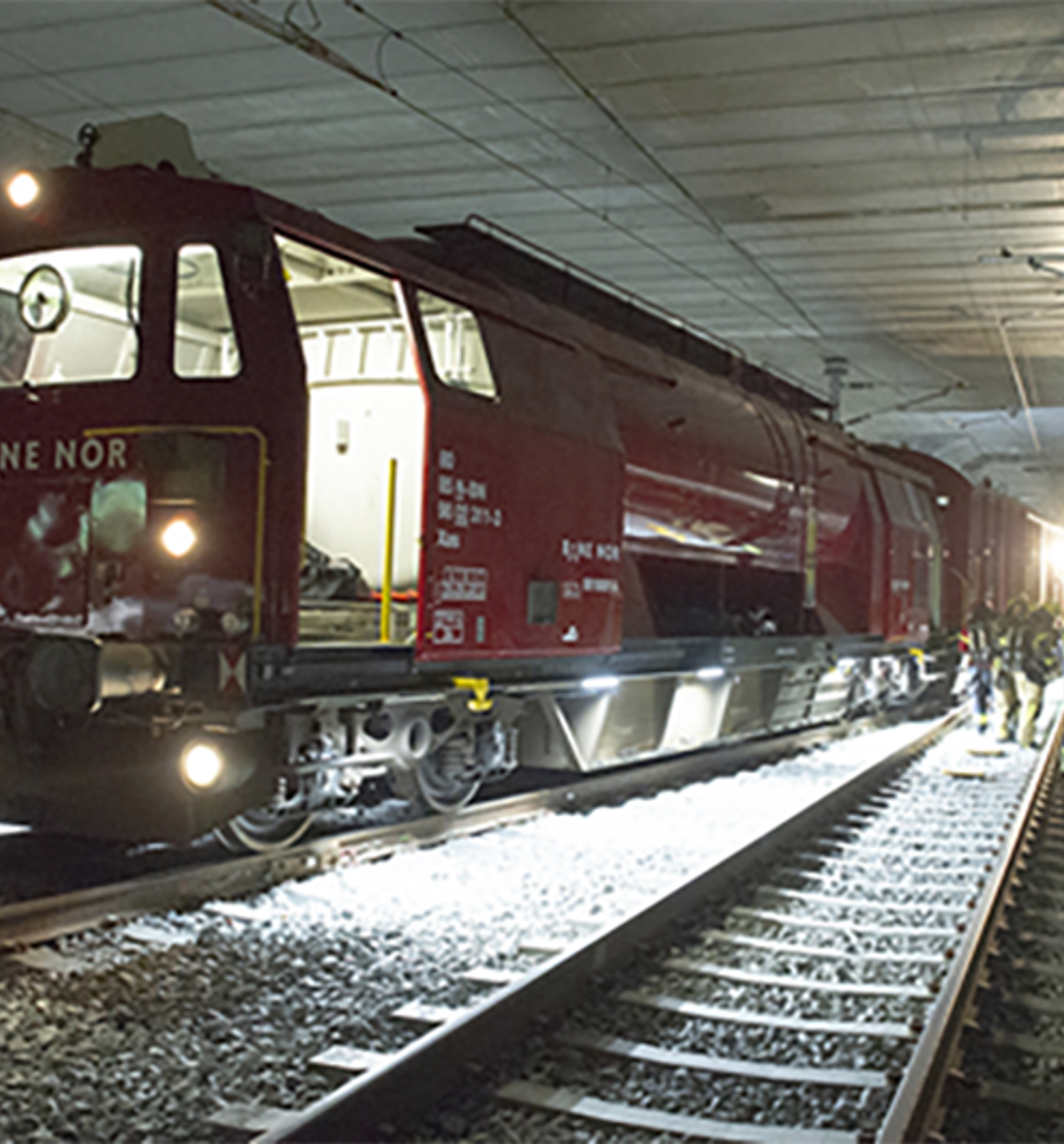 Bane NORs redningstog under øvelse i en jernbanetunnel.
