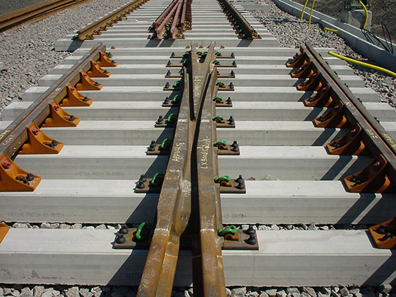 Helstøpt skinnekryss i 12-14 % manganstål brukt i sporveksler.