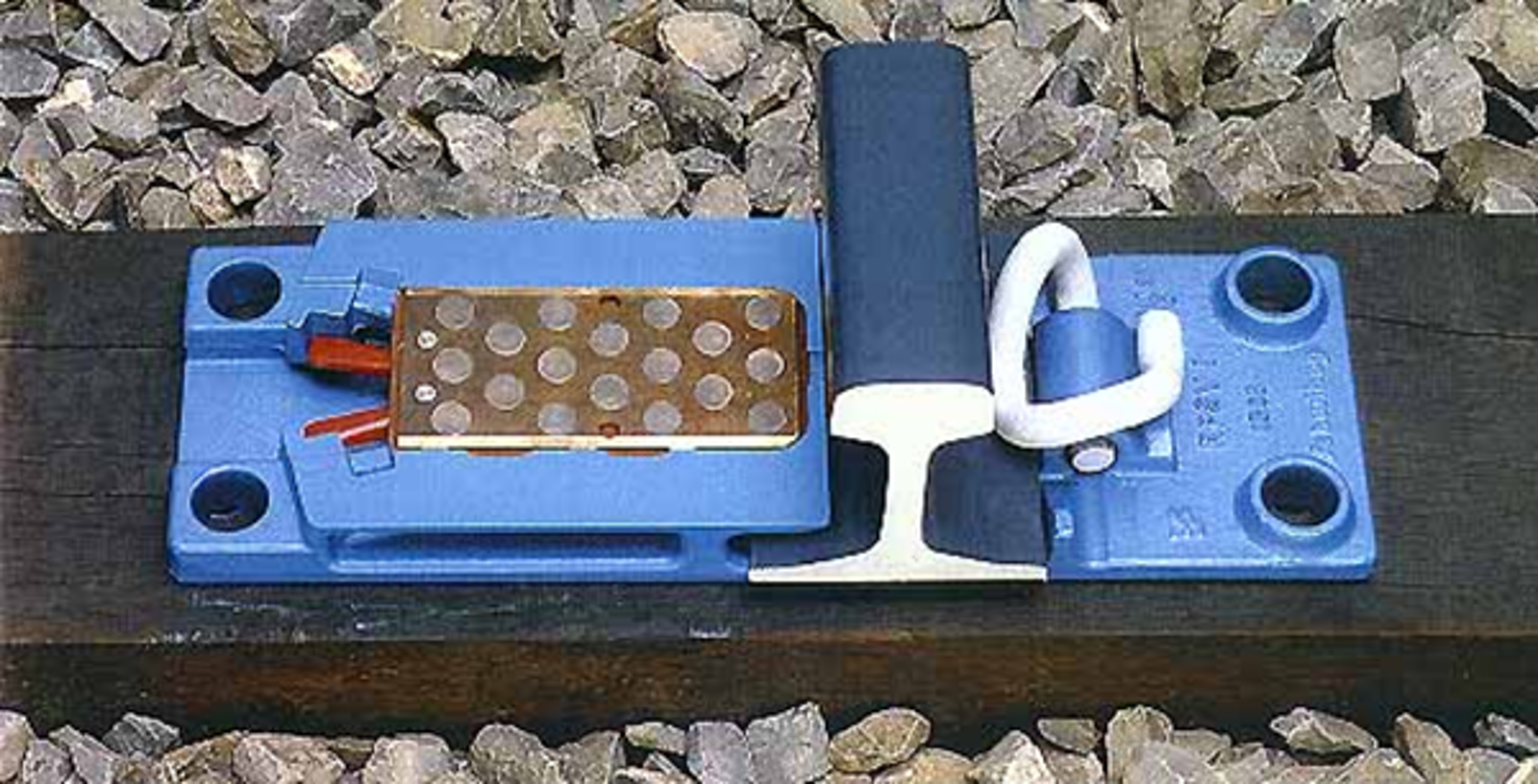 Smørefri glideplate fra Schwihag med innfelte plater av bronselegering eller kunststoff.